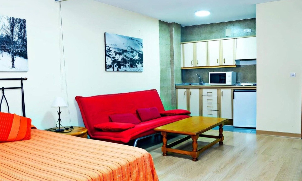 Pradollano Apartment | Modern Apartment Near the Slopes