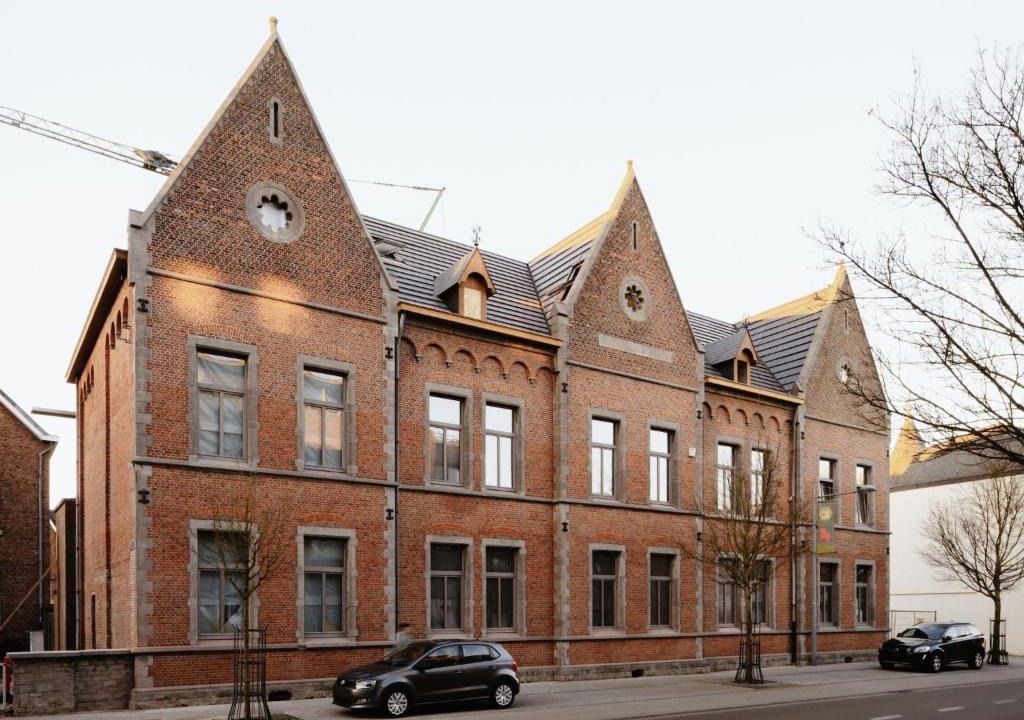Mellet Apartment | Modern apartment in Bree with parking