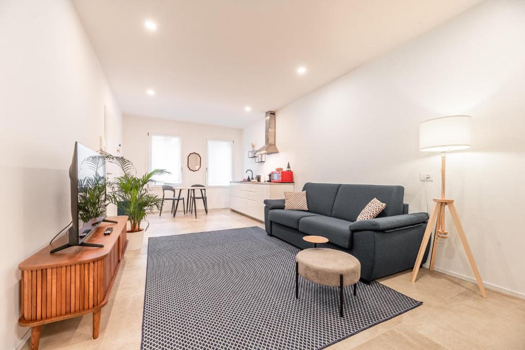 Historic Centre Apartment | Modern Apartment in Villa with Garden - Easy Parking