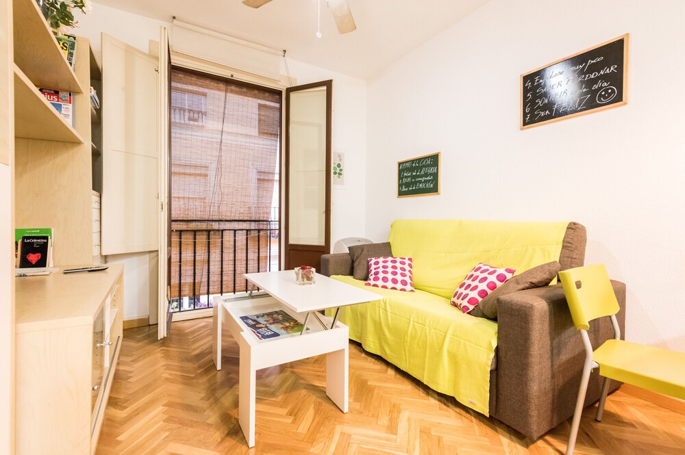 Embajadores Apartment | Modern apartment located in a historic building. WIFI