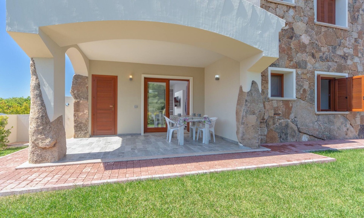 Budoni House | Modern Apartment with Air Conditioning and Garden; Pets Allowed