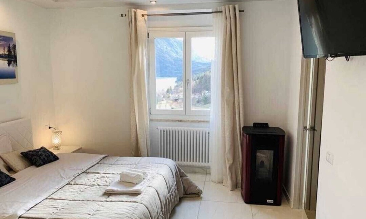 Molveno House | MODERN APARTMENT WITH LAKE VIEW