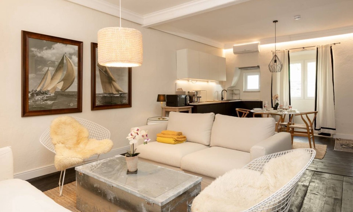 Barriera Vecchia-San Giacomo Apartment | Modern apartment with private outdoor space