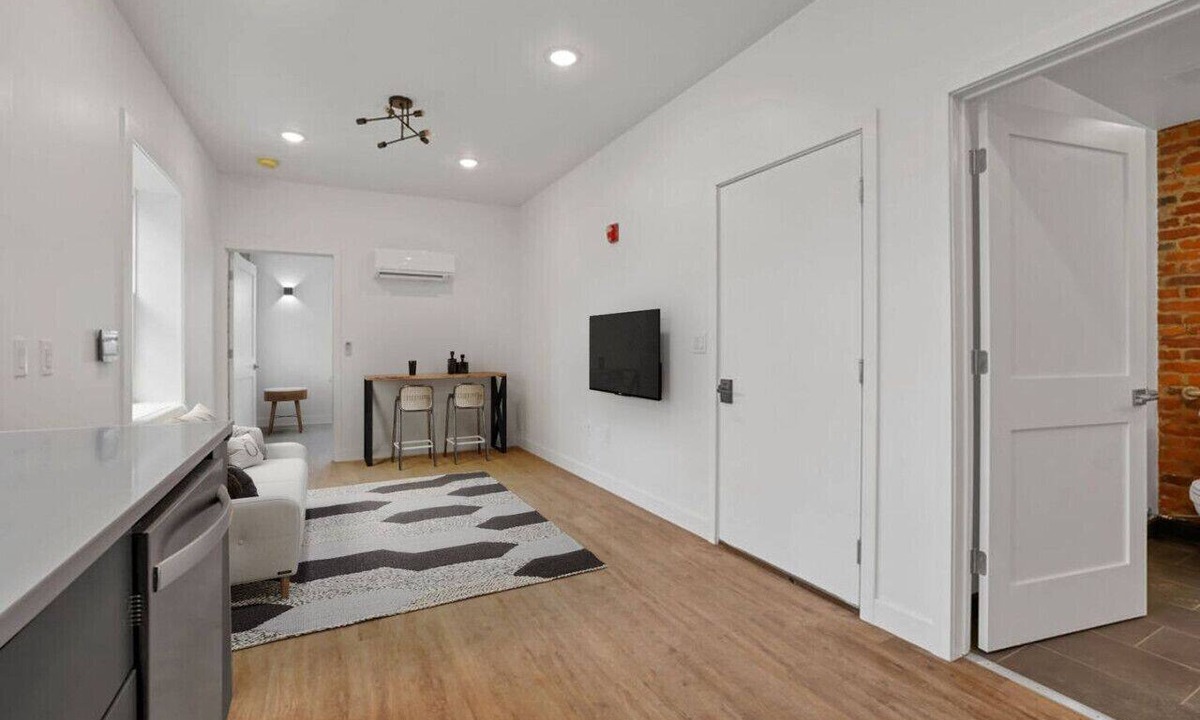 Downtown Columbus Apartment | Modern Apartment with Pool Table! Pet-friendly!