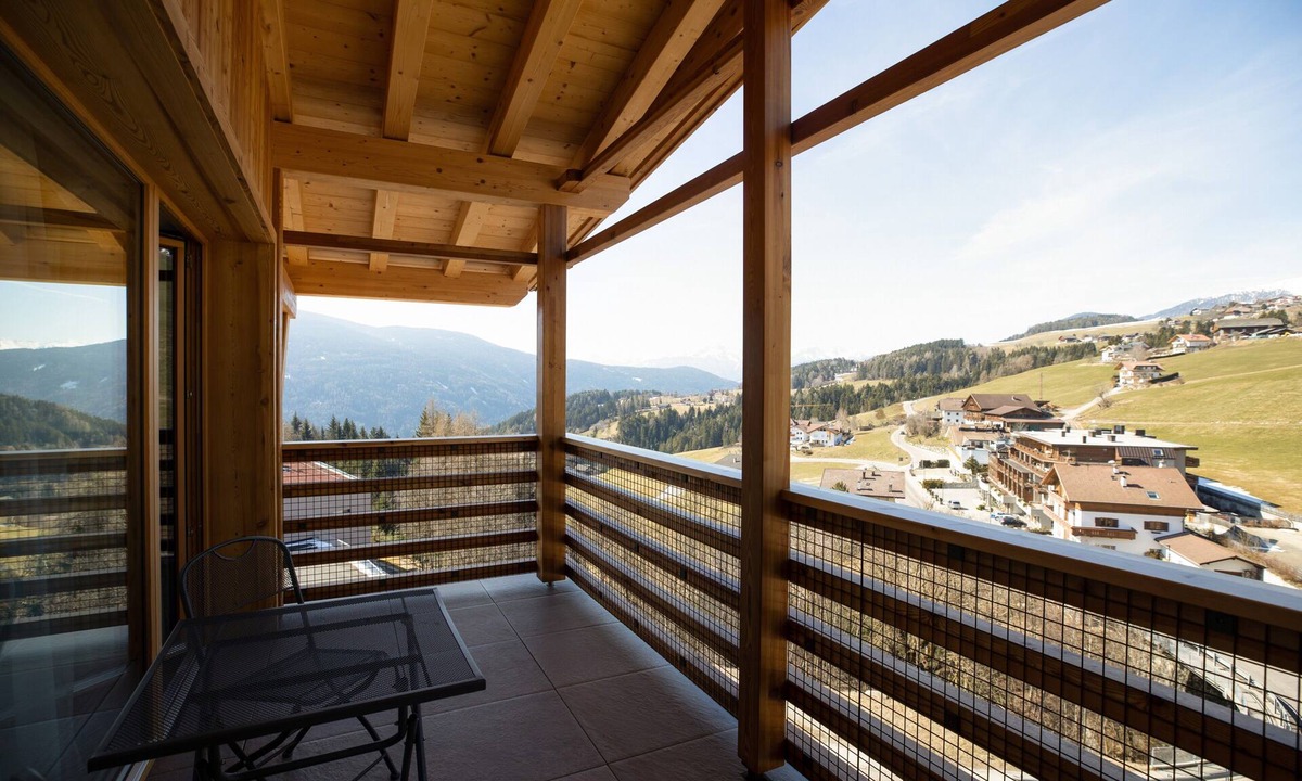 Terento Apartment | Modern Apartment “Wohnung 7” with Mountain View, Wi-Fi, Balcony & Terrace