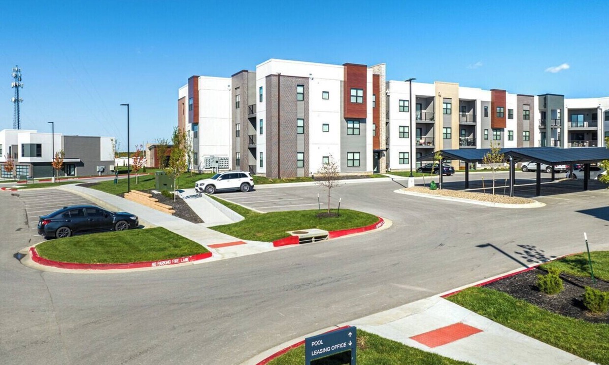 Lee's Summit Apartment | Modern Apt. Kansas City Oasis 13 miles to GEHA Field, Shops, Dining, Park, & Gym