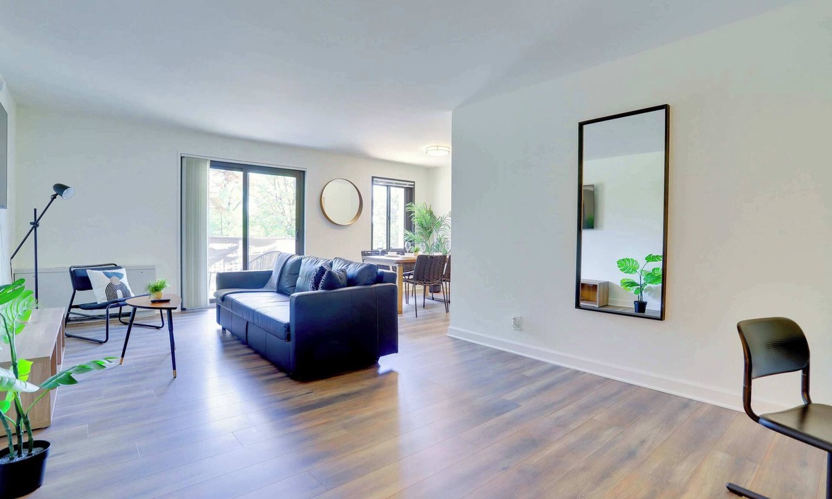 Court House Apartment | Modern Apt Steps from Metro & Dining