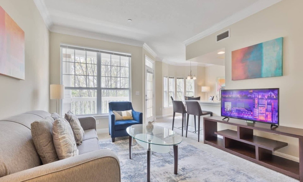 Waltham Apartment | Modern Apt with Private Garage
