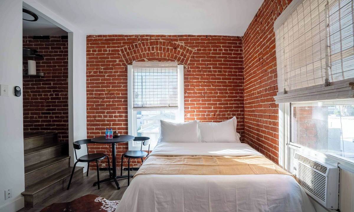 Hollywood Apartment | Modern Bachelor in Hollywood