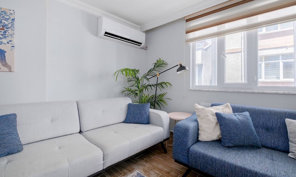 Uskudar Apartment | Modern Balcony Flat, 10 Minutes to Üsküdar Seafro