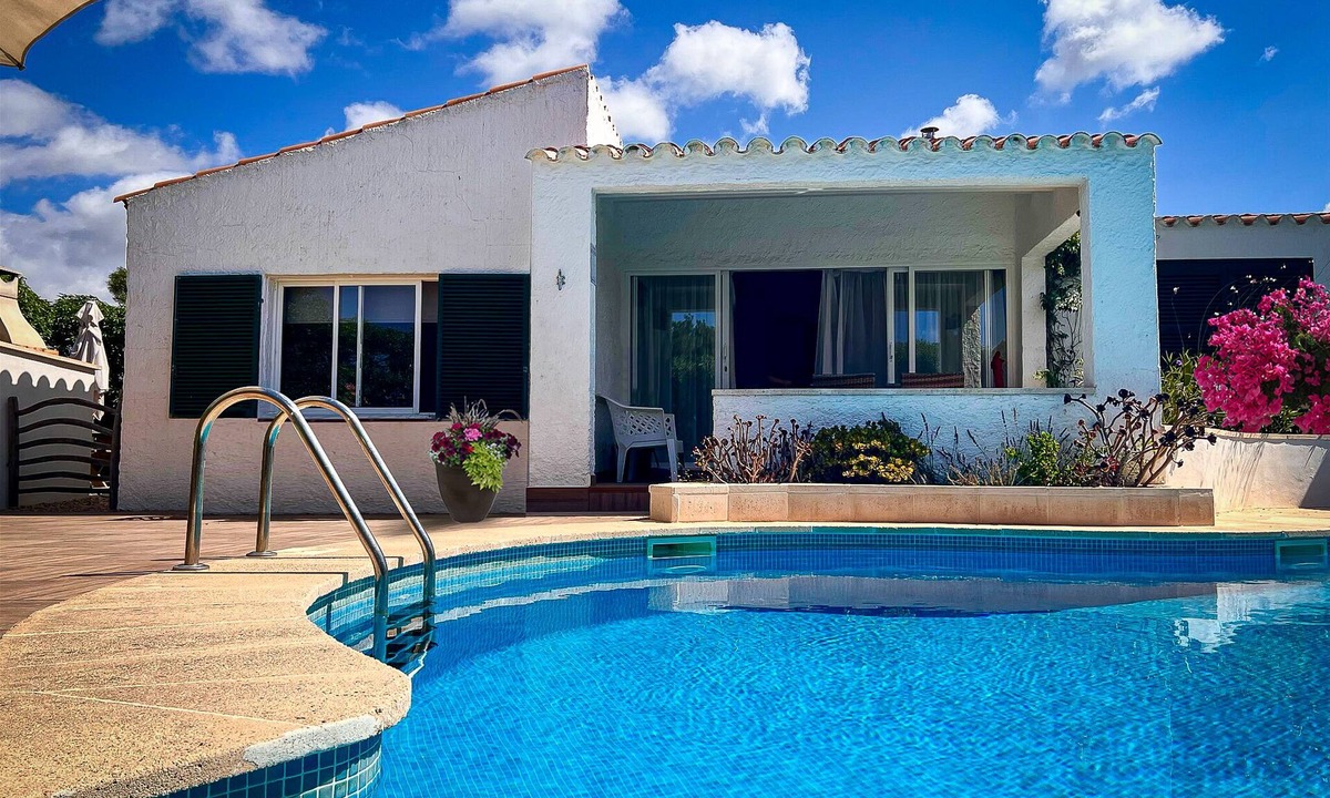 Binibeca Villa | Modern Beach Style Villa, Close To Beach, Restos & Shops, Big Pool, Renovated.