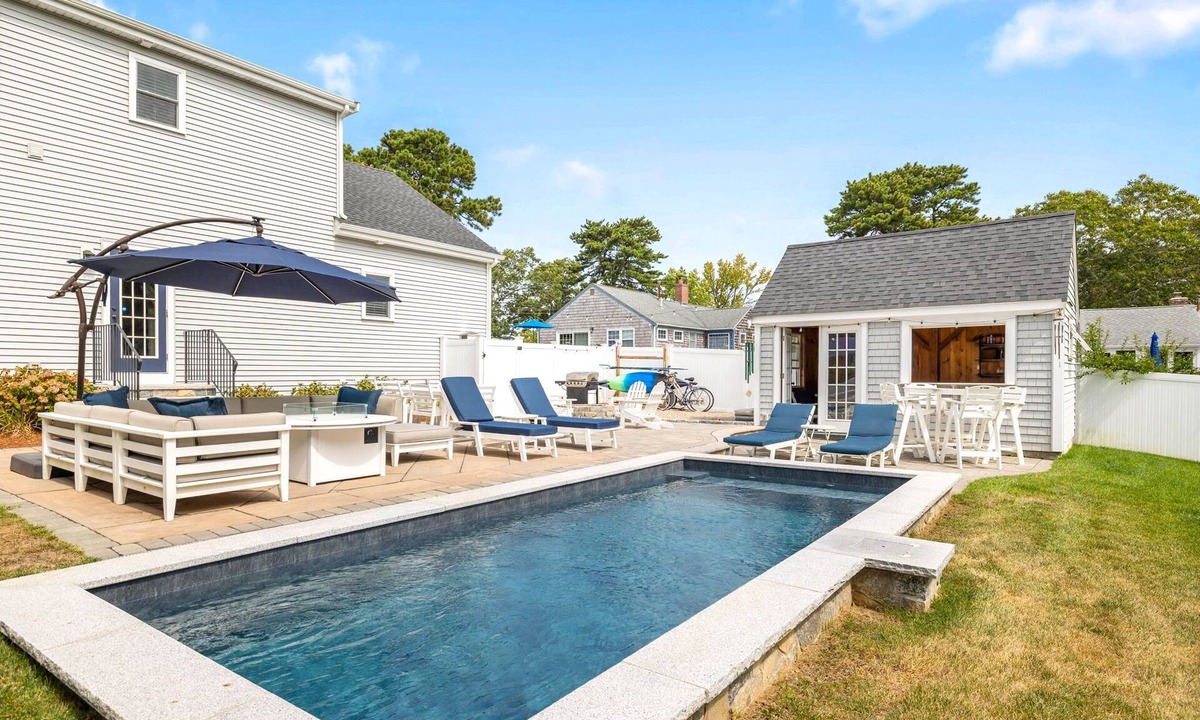 West Dennis House | Modern Beachside Luxury – 4BR Home with Plunge Pool & Pool House