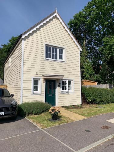 Hawkhurst Villa | Modern beautifully appointed