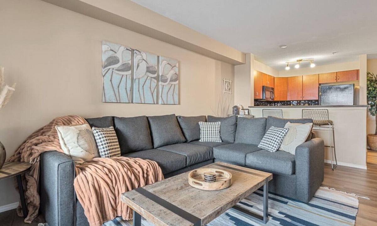 Invermere Apartment | Modern Boho | Mountain Views | Pool | Hot Tub