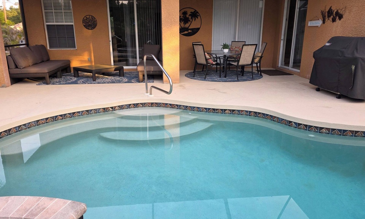 North Port Villa | Modern Bright Contemporary Design 2,400 SF of comfort with Salt Pool & Spa, WiFi