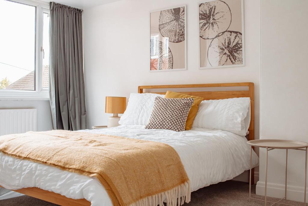 Chapeltown Apartment | Modern Bright Spacious Home