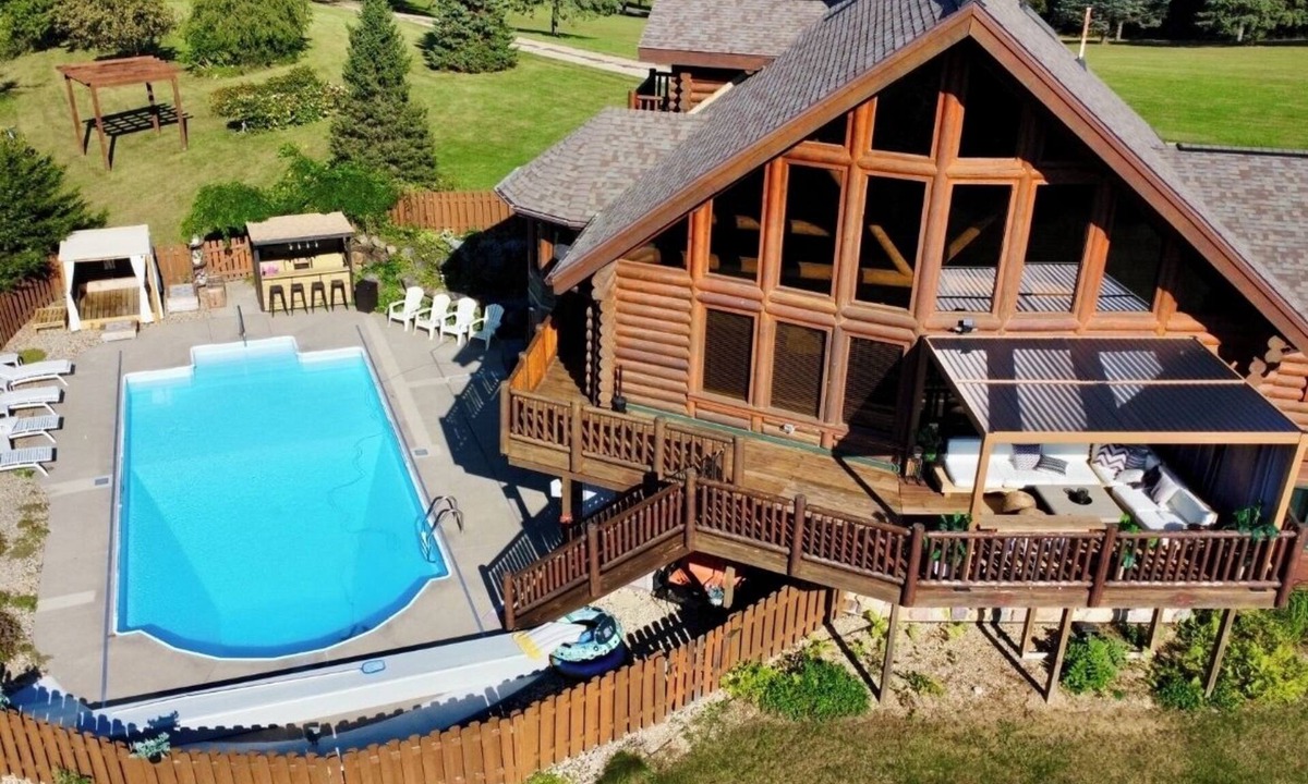 Lodi Cabin | Modern cabin with pool and hot tub and outdoor sauna! Wanderlust Cabin!