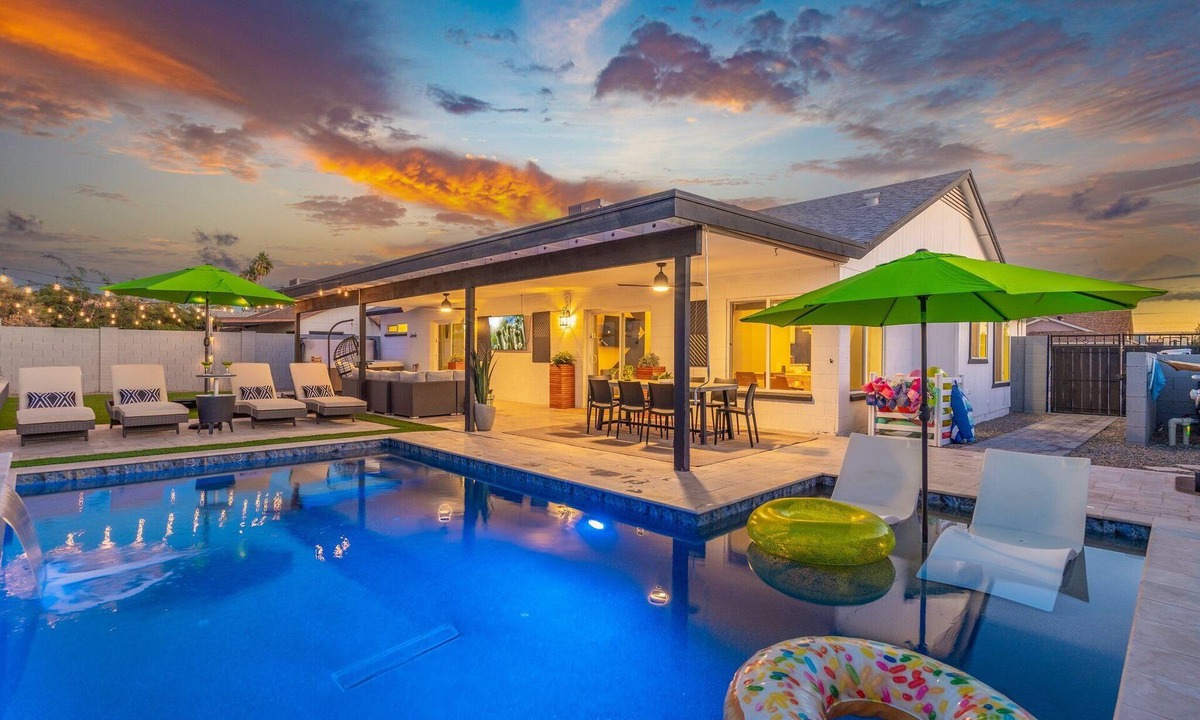 Westgreen Estates House | Modern Cactus - Heated Pool and Hot Tub