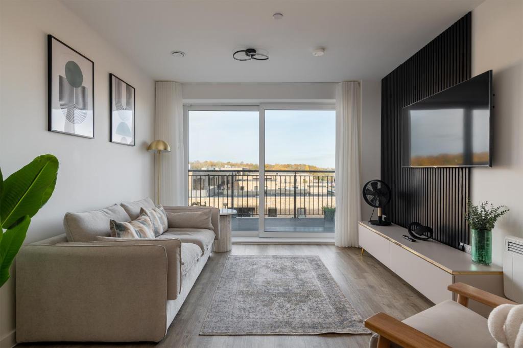Milton Keynes Apartment | Modern Canal-Side Apartment in Milton Keynes