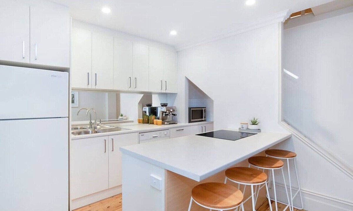 Adelaide Central Business District Apartment | Modern Central Chinatown Home