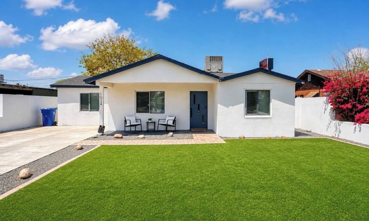 Camelback East House | Modern Central PHX Home | 4 Bed 2 Bath | Sleeps 10