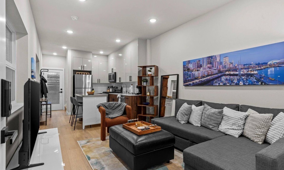 Judkins Park House | Modern Central-Seattle Rooftop Home with 2BR 2BA, Patio & Grill