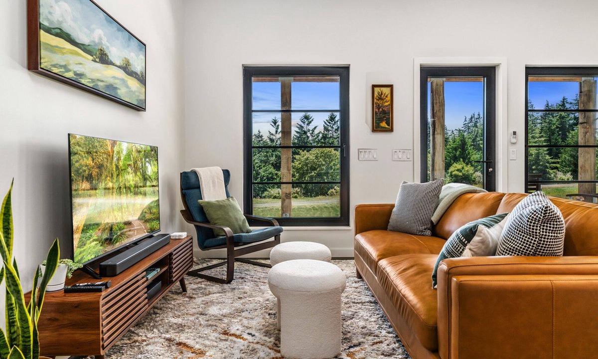 Sequim Apartment | Modern Chalet ADU with Hot Tub, Fire Pit & EV Charger