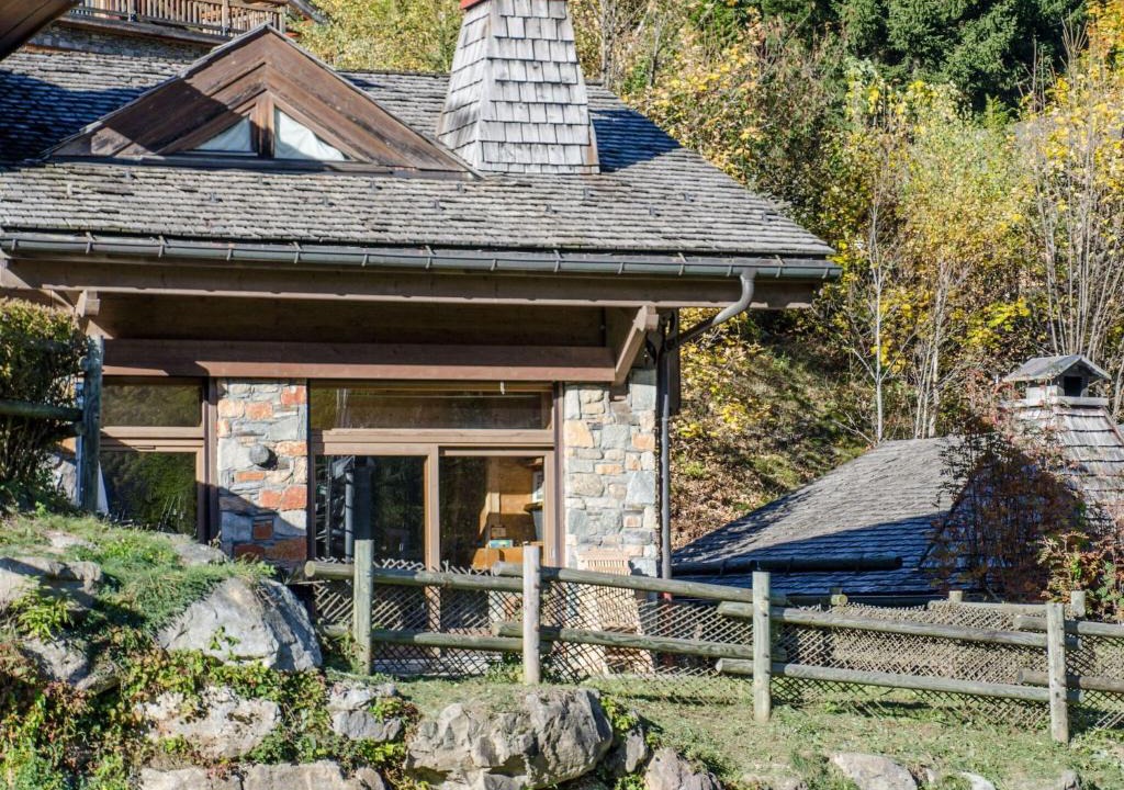 Chamonix City Centre Ski Chalet | Modern Chalet in French Alps with Terrace