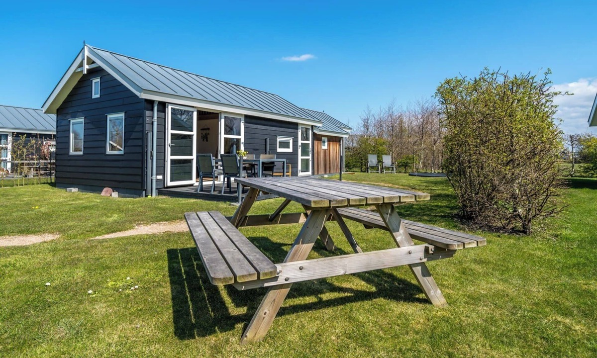 Westenschouwen House | Modern chalet situated on the edge of the park. This chalet has much to offer for both adults and ch