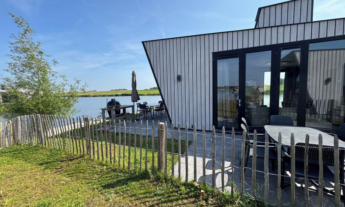 Kampen House | Modern chalet with exceptional lake and river views, private garden and fenced p