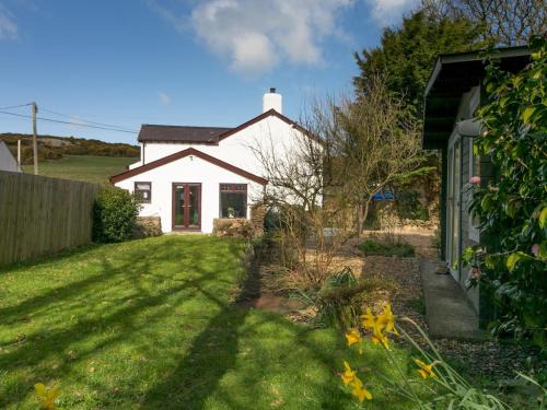 Pen-y-sarn House | Modern Character Welsh Cottage with Garden - Pass the Keys