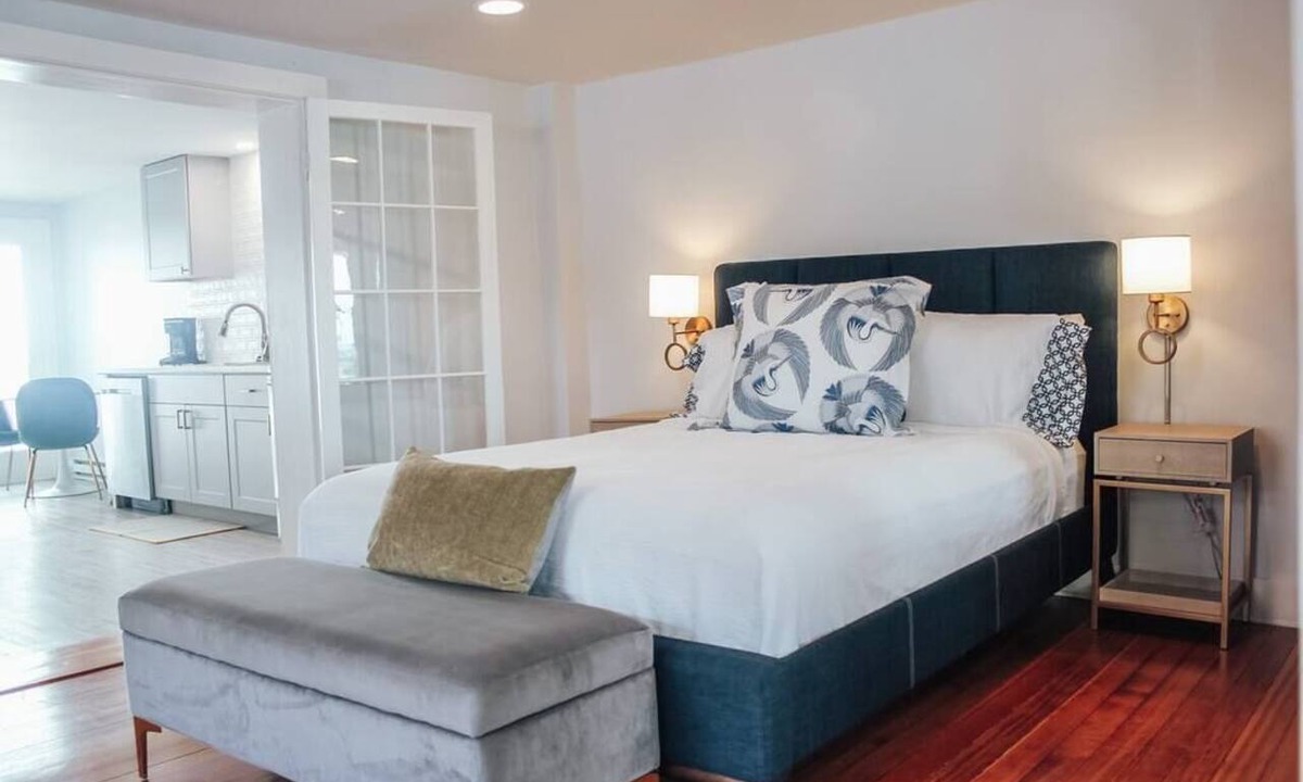 Clayton Condo | Modern Chic 1-BR Unit in the Cottages on James