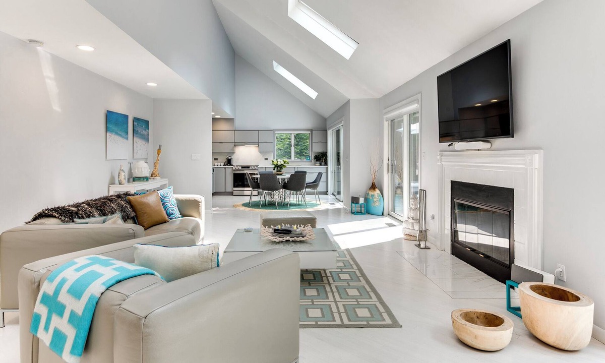 Northwest Harbor House | MODERN, CHIC, CONTEMPORARY HAMPTON CHATEAU