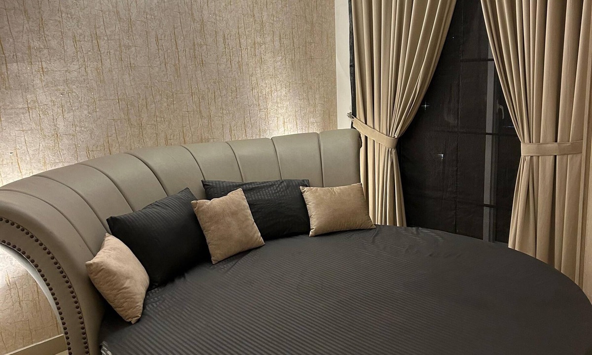 Rawalpindi Apartment | Modern Circular Retreat , Self Check-In, AirConditioning, Loveliest Space