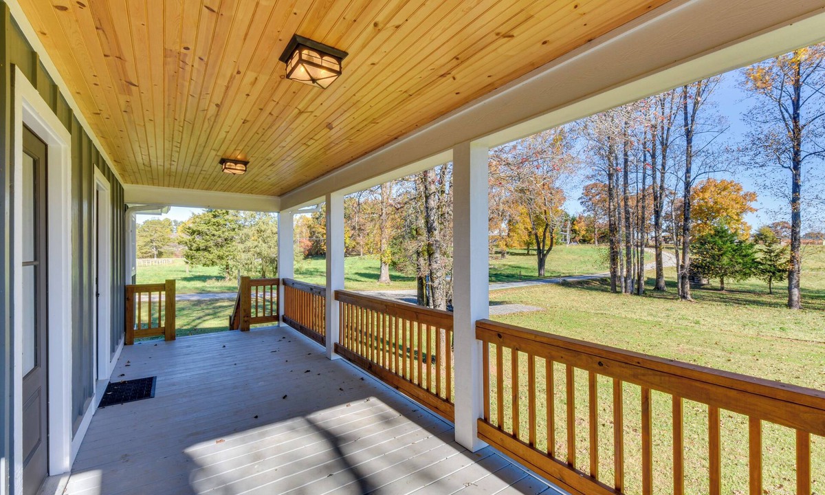 Clarkesville Cottage | Modern Clarkesville Cottage w/ Decks & Patio!