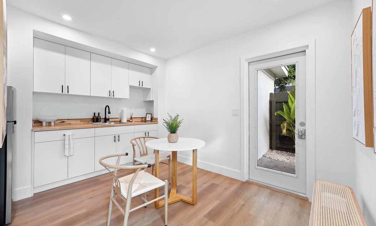 Victoria Park Apartment | Modern Clean Studio Apartment Near Beach