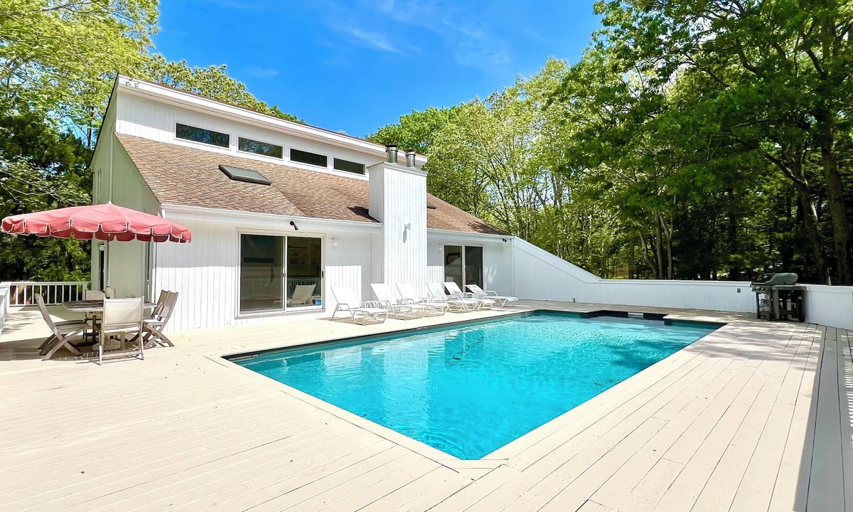 Springs House | Modern Coastal Elegance- Heated Pool, Bike to Bay