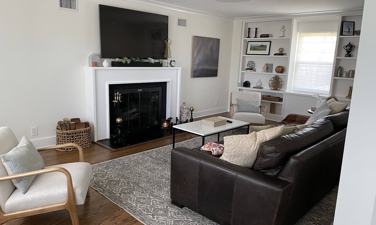 Lincoln Park House | Modern Colonial House