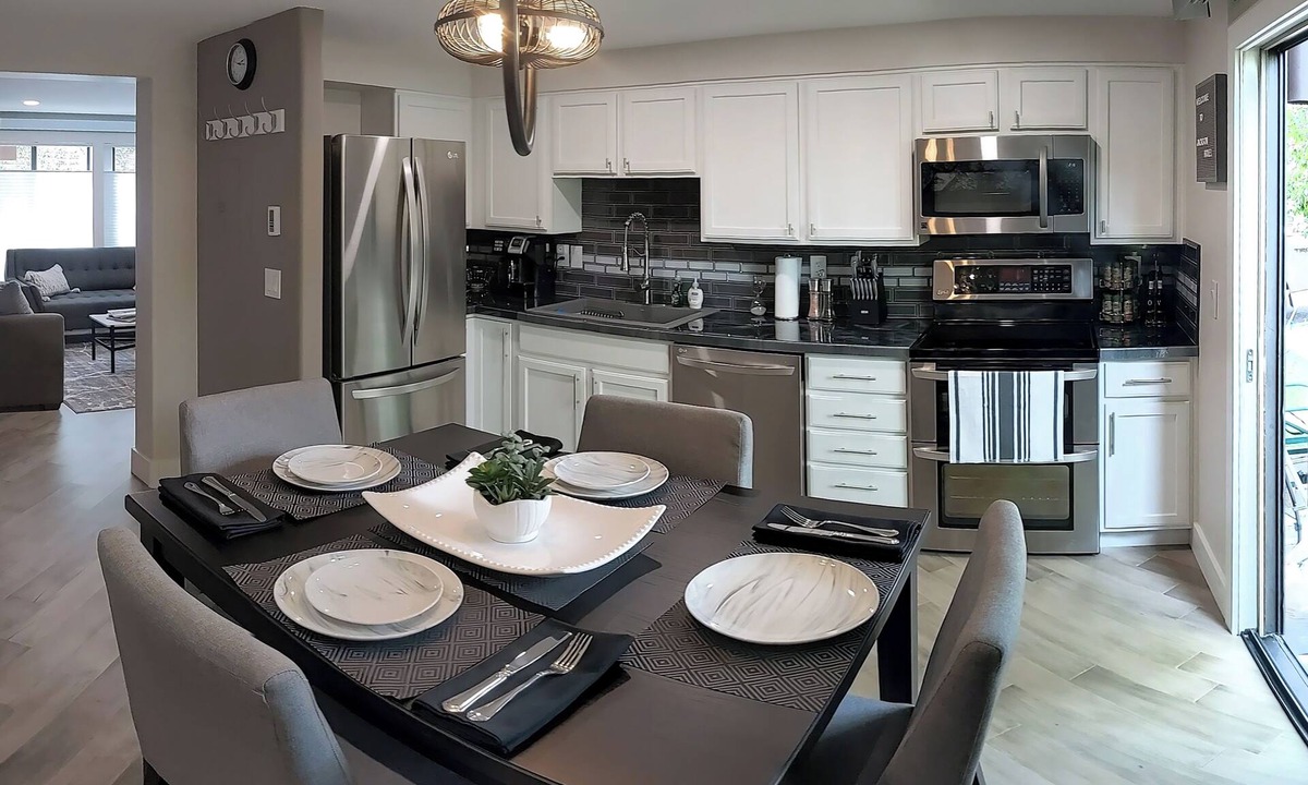 Jackson Condo | Modern Comfort in Prime Location: Stylishly Remodeled Condo Steps from Downtown