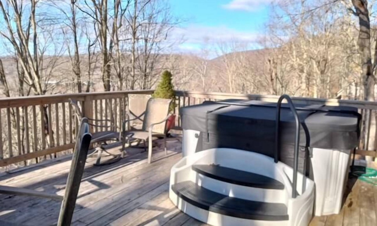 Mars Hill Cabin | Modern comfort with mountain charm!