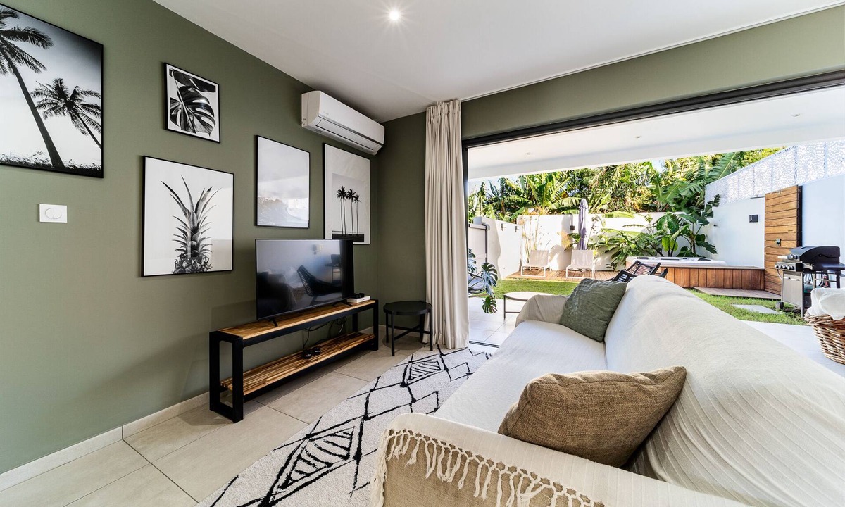 Manapany-les-Bains House | Modern, comfortable villa with jacuzzi