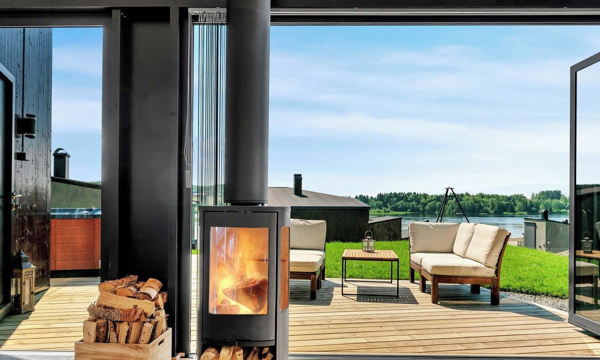 Nes Municipality House | Modern comforts and river views at Oppaker
