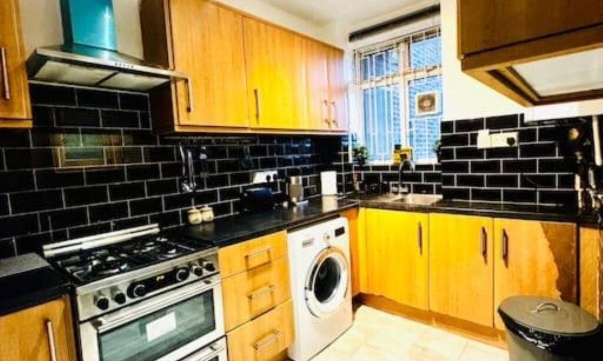 Nine Elms Apartment | Modern Comforts in the Heart of London – Spacious 3-Bedroom Flat
