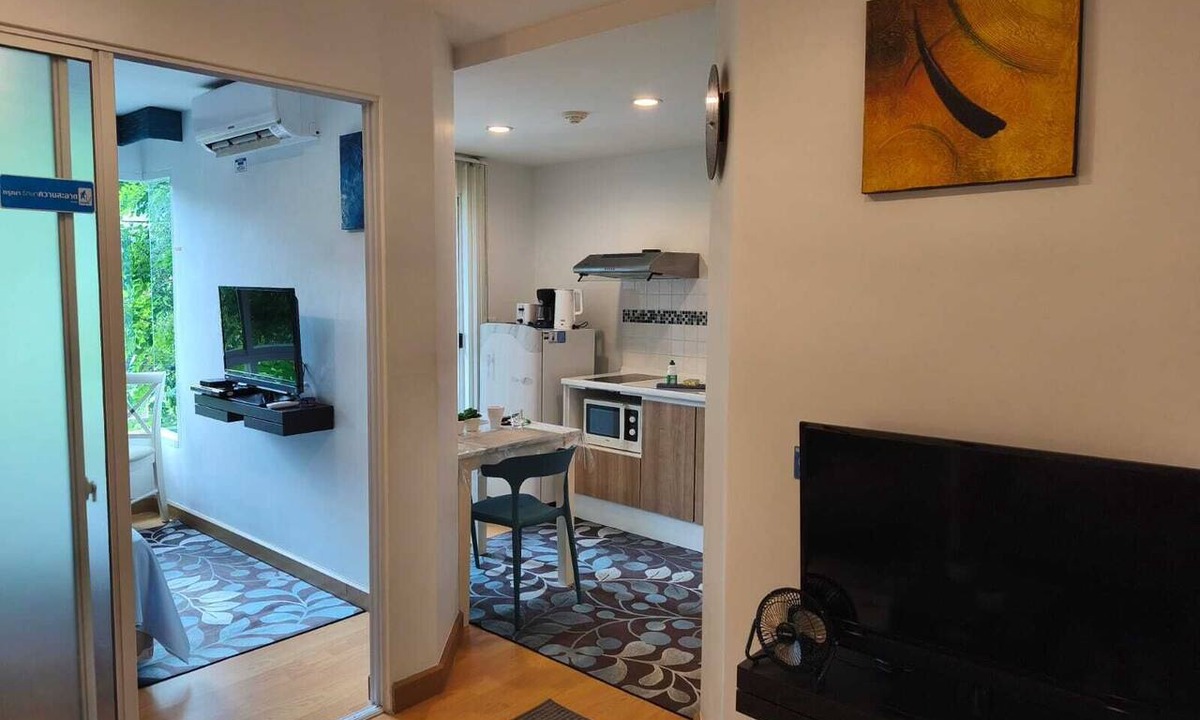 Kathu Condo | Modern Condo King Bed 5 star sleeping comfort Pool Gym WiFi Patong Area Phuket