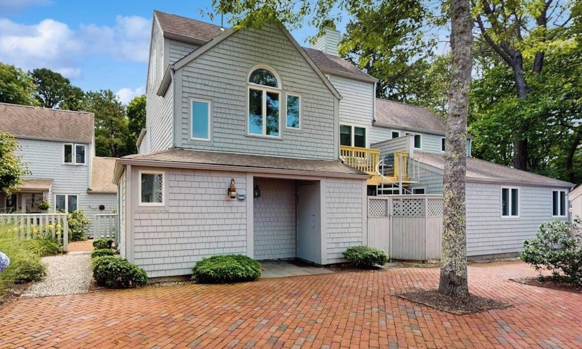 Mews Village Condo | Modern condo near golf & beach with AC, deck, W/D and board games