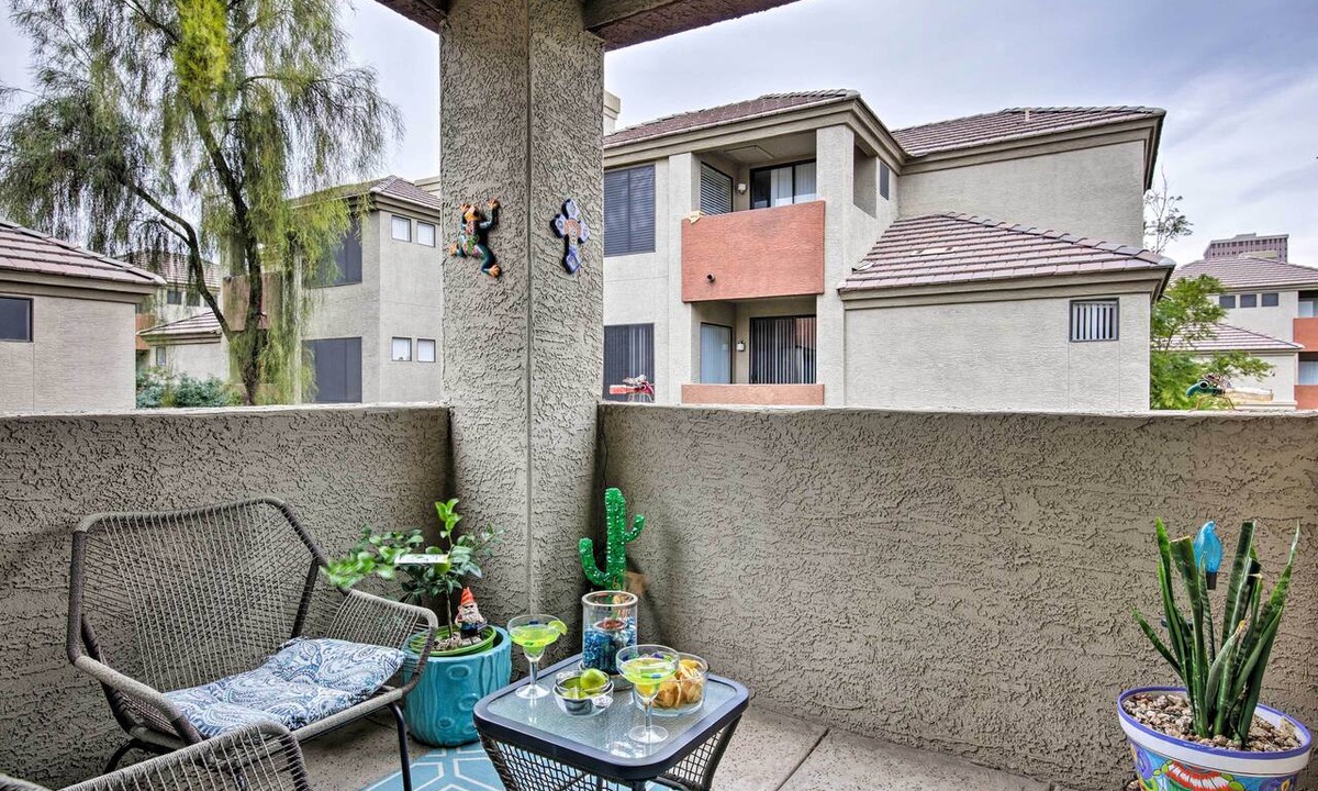 Encanto Condo | Modern Condo w/Pool Access ~ 3 Mi to Dtwn Phoenix