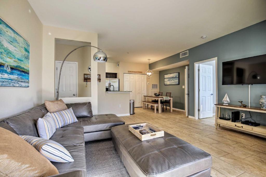 Clearwater Apartment | Modern Condo with Pool 4 Mi to Clearwater Beach!