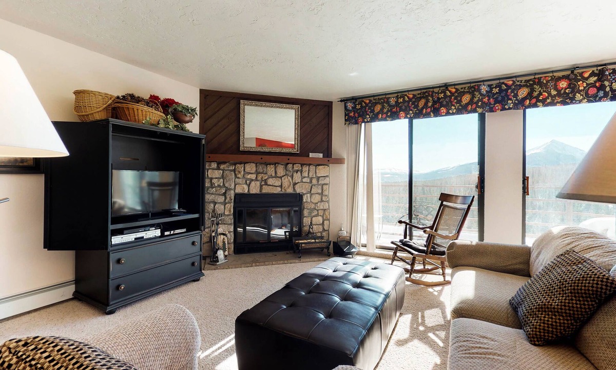 Wildernest Condo | Modern condo with mountain views - near hiking & skiing