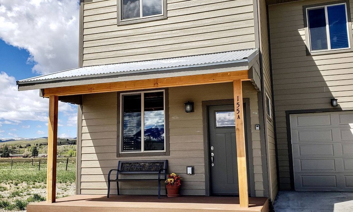 Ennis House | Modern Condominium with Pet-Friendly Drift Boat Parking near Madison River in Ennis, Montana