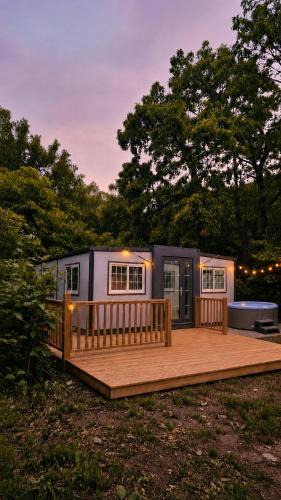 True House | Modern Container Home Private Hot Tub & Fire Pit Near Pipestem State Park